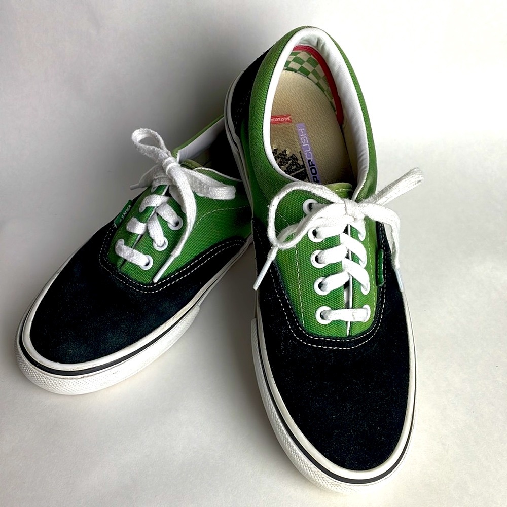 VANS•GREEN/BLACK•CLASSIC•MENS 8 / WOMENS 9.5